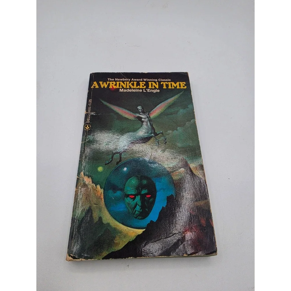 A Wrinkle in Time Madeleine L'Engle 1976 Dell Laurel-Leaf Vintage Paperback